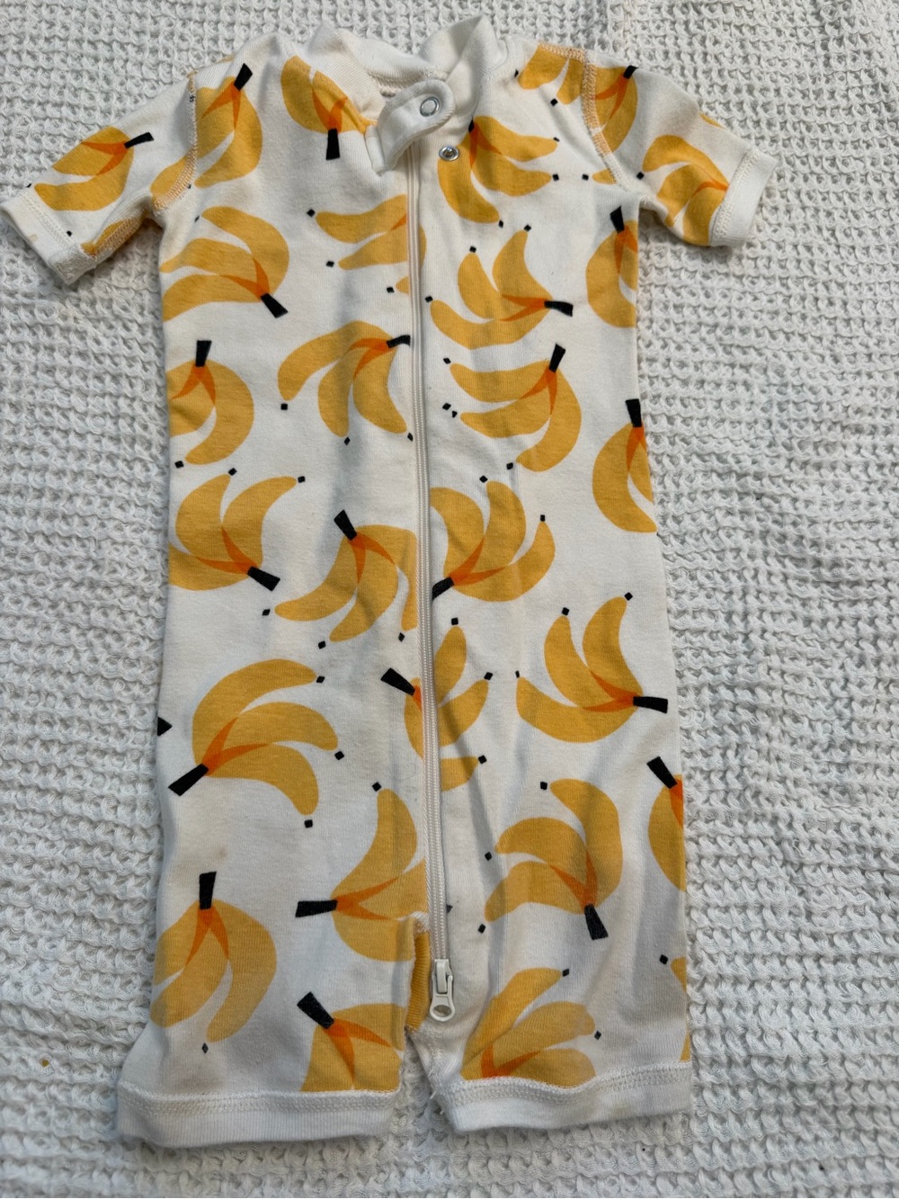 Hanna Andersson 18M Baby One-Piece Zip Romper in Yellow Banana Print